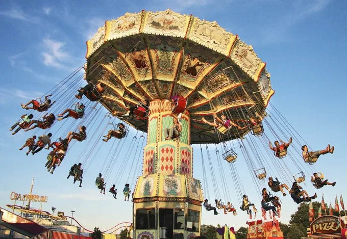 The Wave Swinger, CNE — Toronto work by Maria Drazilov